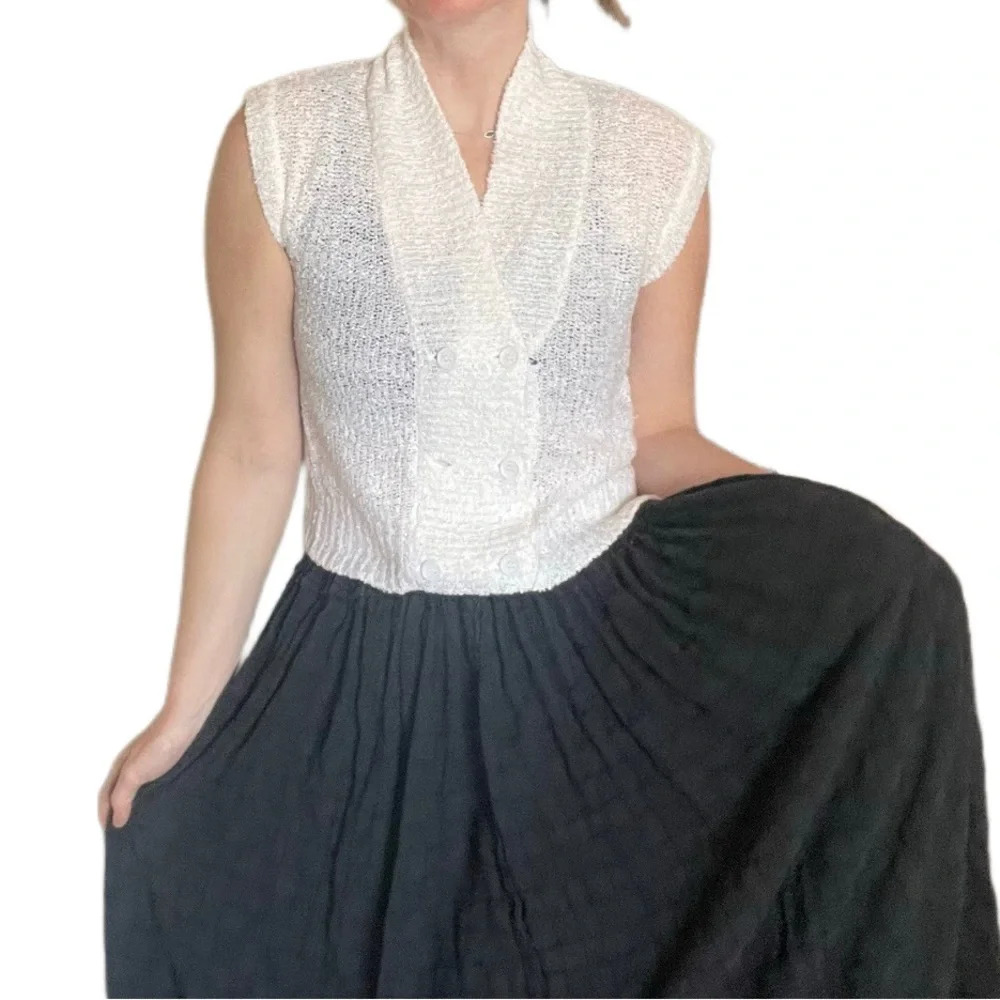 Vintage 1970s magus white sleeveless button top